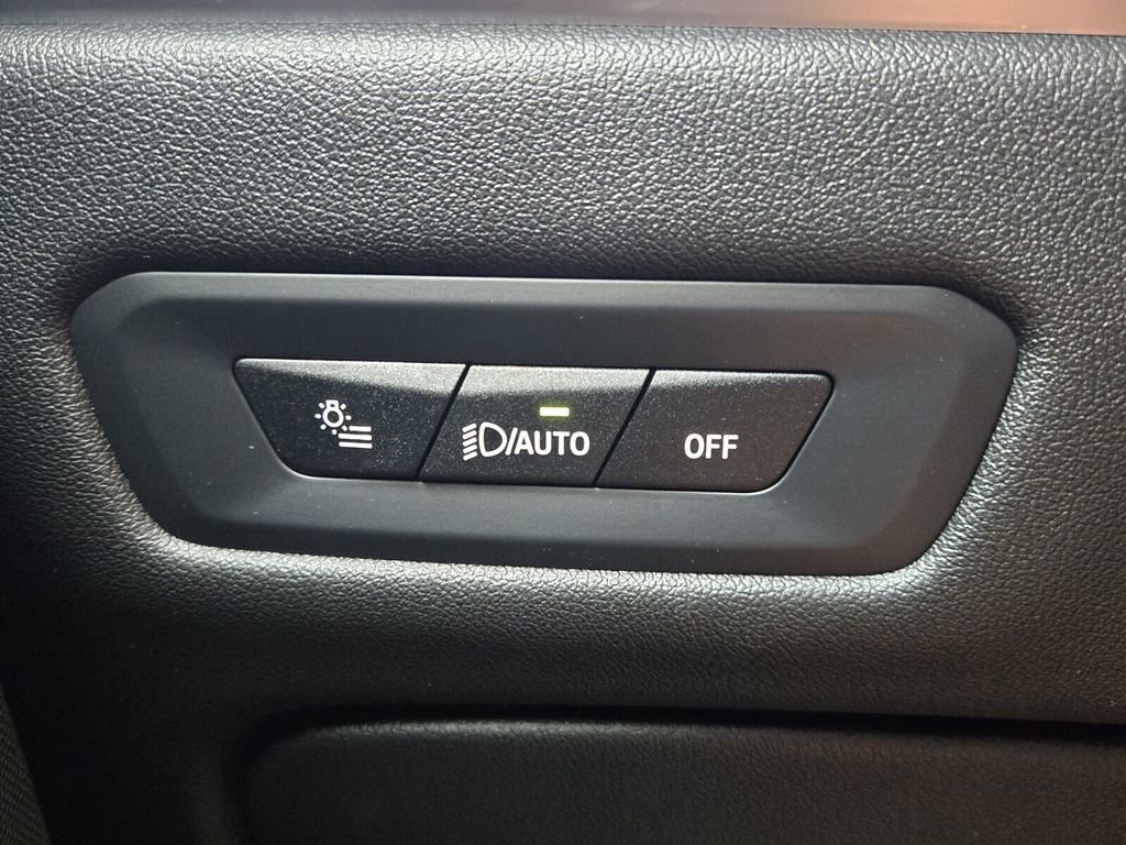 Used 2025 BMW X5 xDrive50e image 28