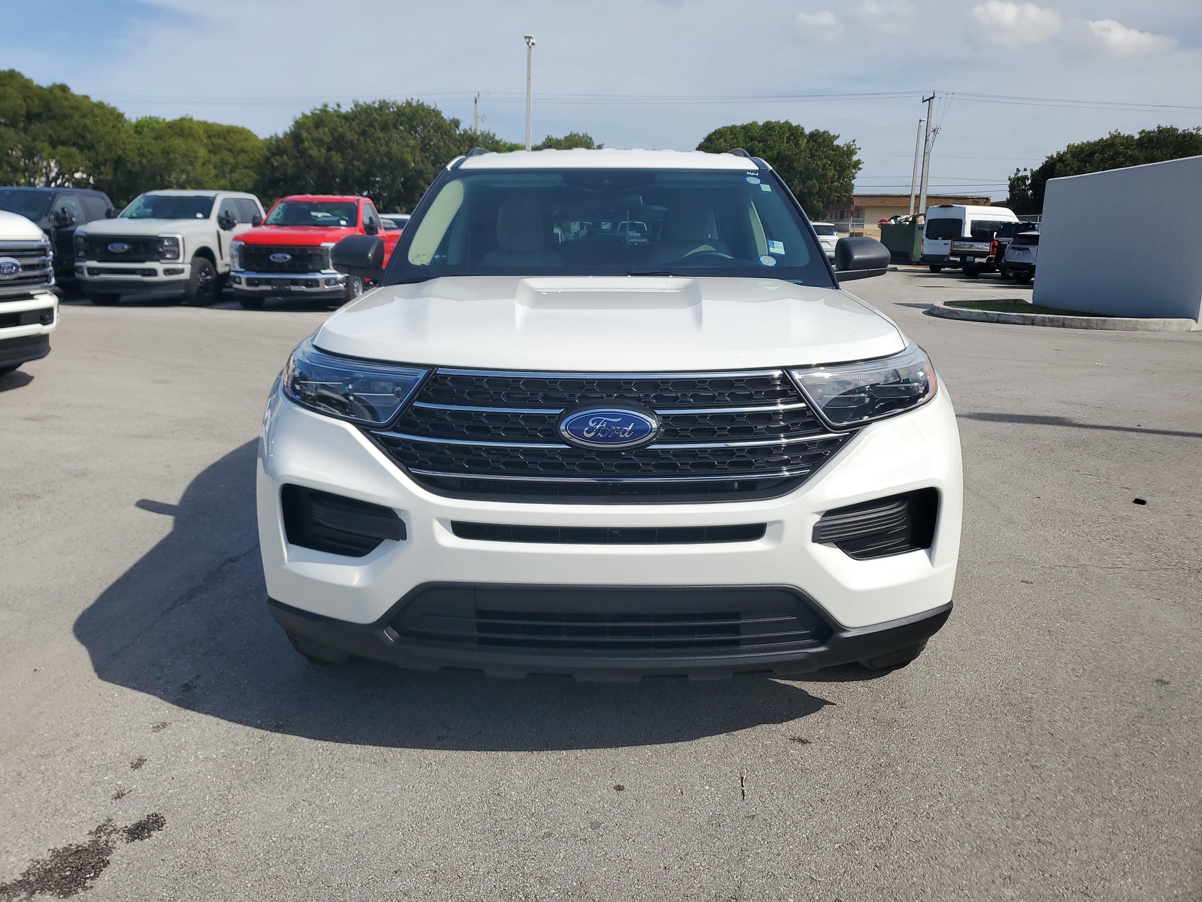 Used 2022 Ford Explorer XLT image 2