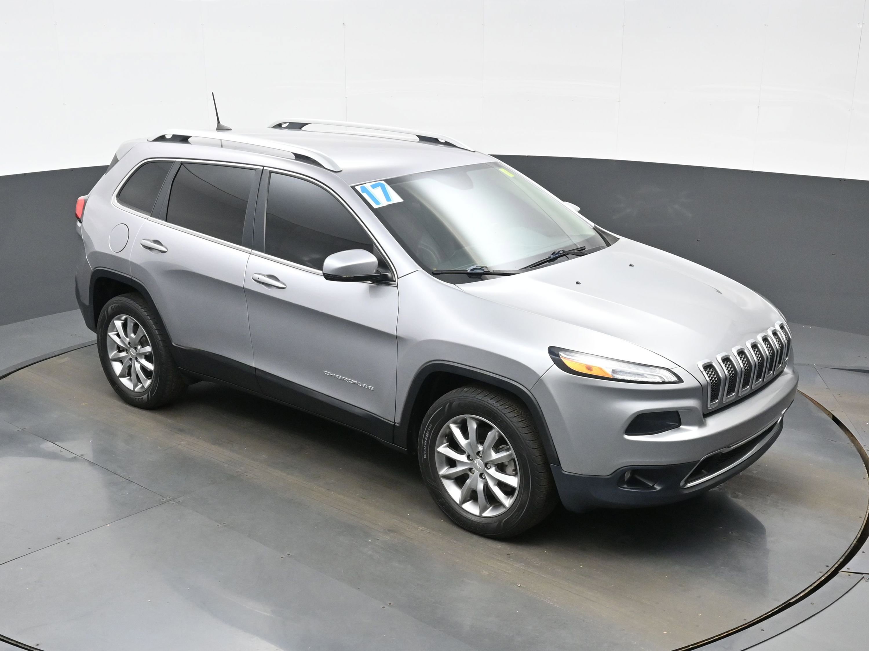 Used 2017 Jeep Cherokee Limited AWD/4WD image 37