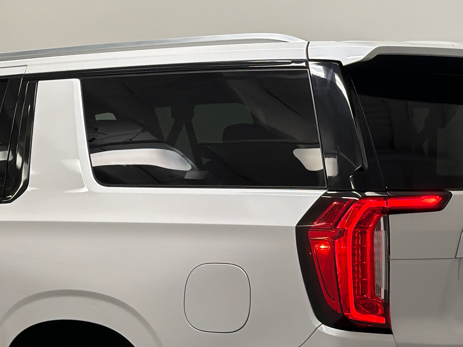 Used 2021 GMC Yukon XL Denali w/ LPO, Illumination Package AWD/4WD image 8