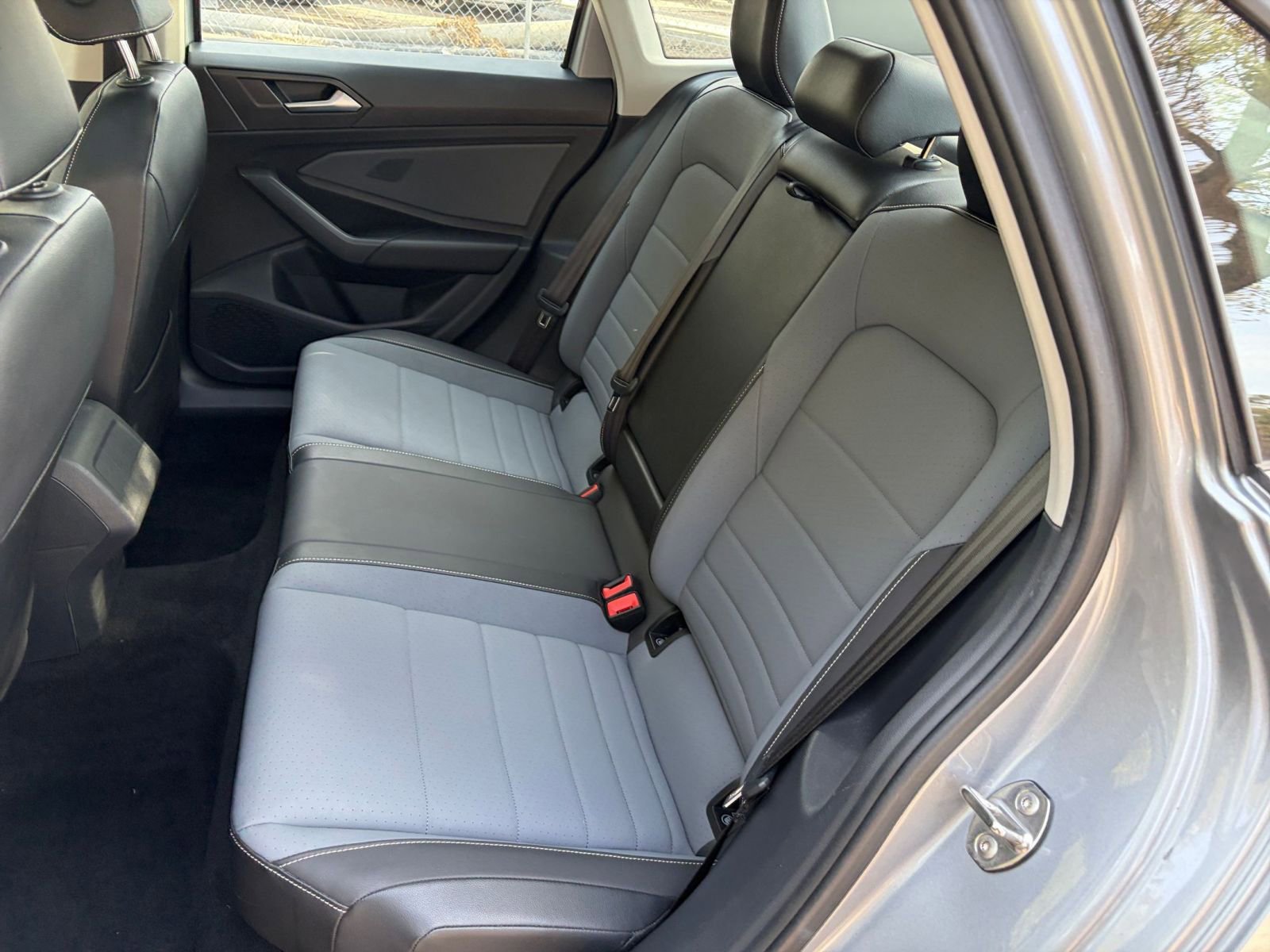 Used 2025 Volkswagen Jetta SE image 32