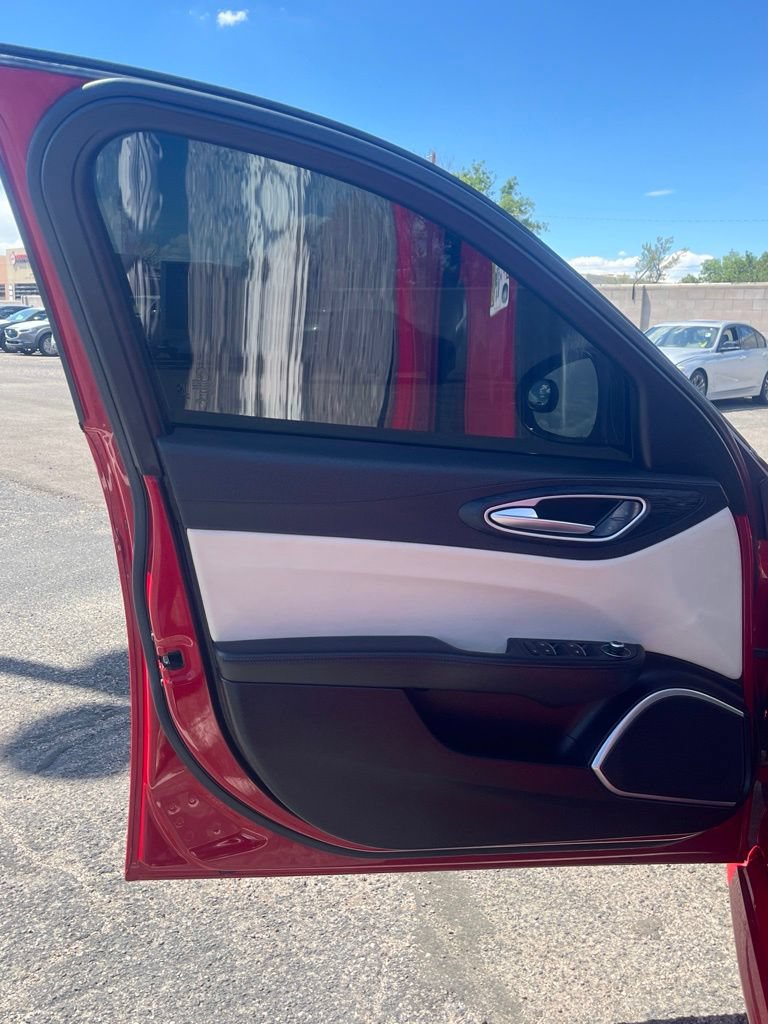 Used 2020 Alfa Romeo Giulia RWD image 5