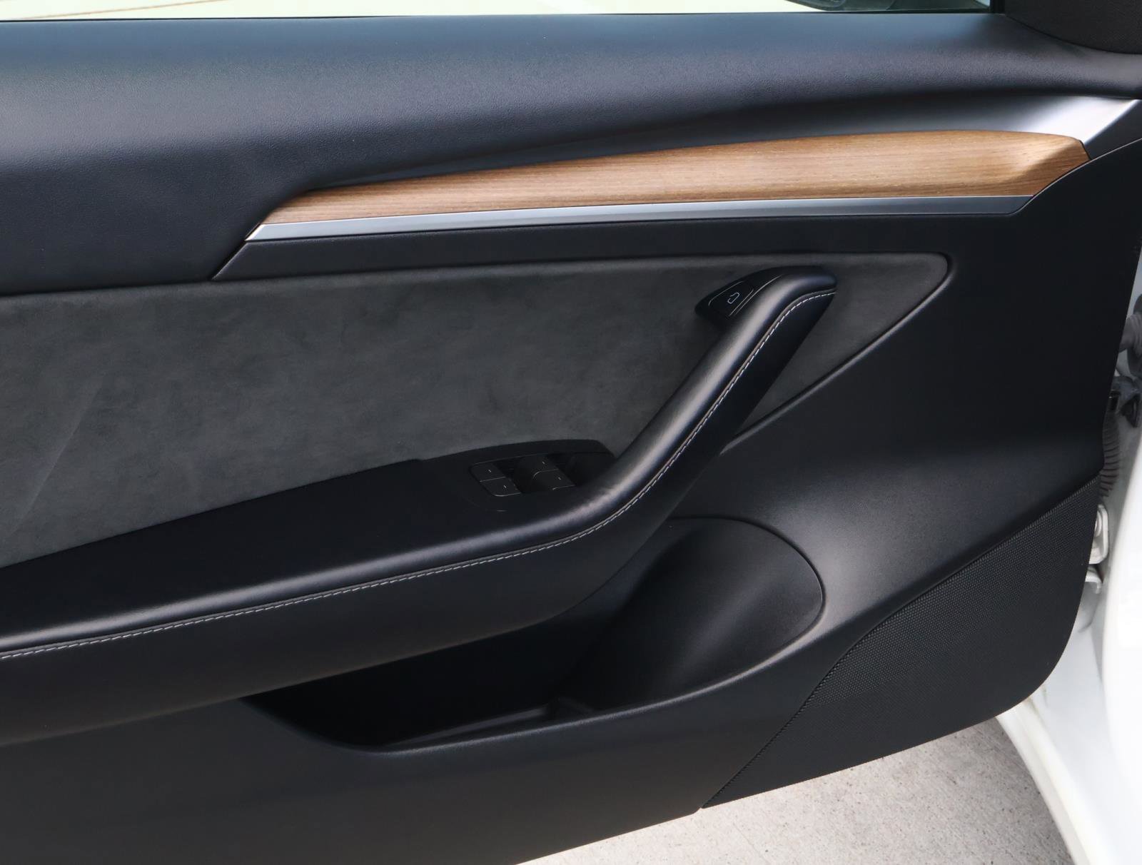 Used 2023 Tesla Model 3 Standard Range image 13