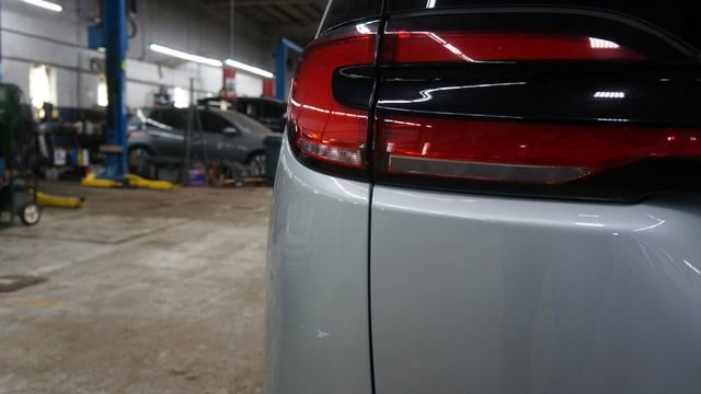 Used 2024 Chrysler Pacifica Touring-L image 80