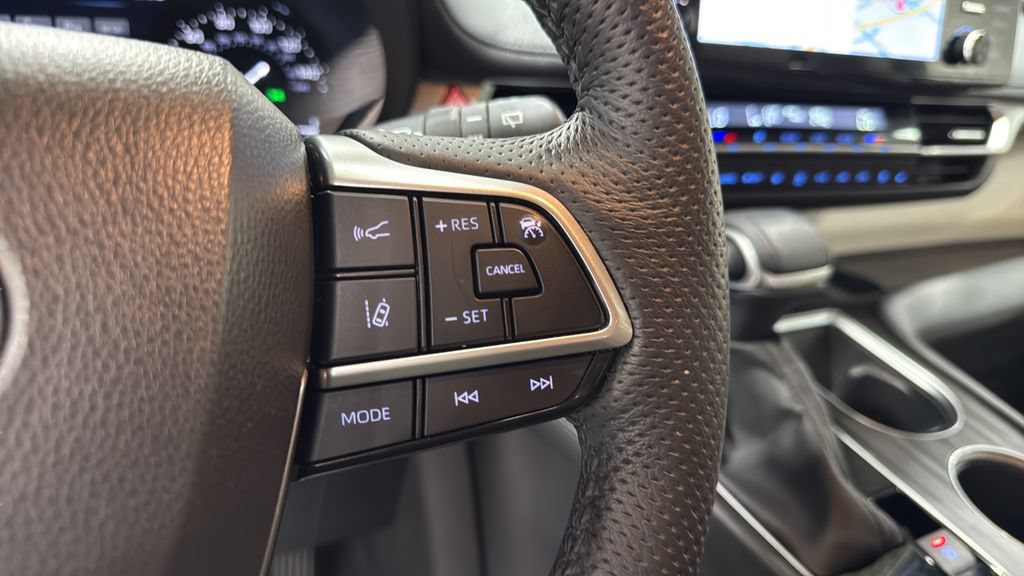 Used 2023 Toyota Sienna Limited AWD/4WD image 27