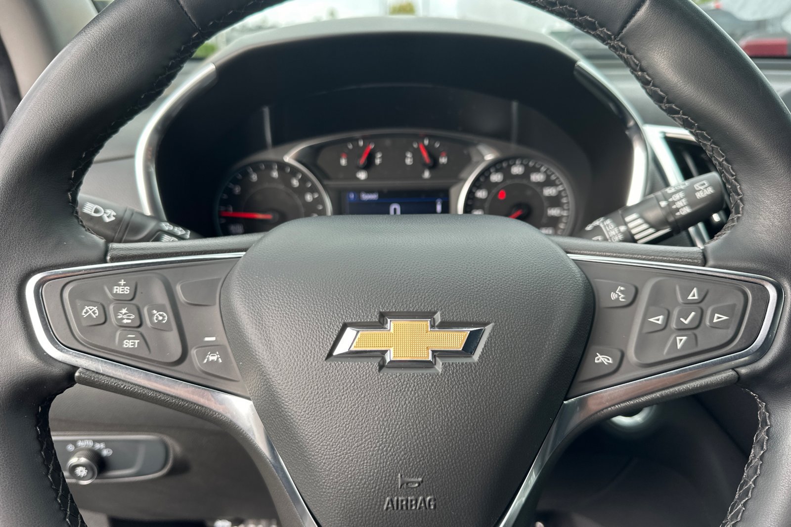 Used 2024 Chevrolet Equinox LT FWD image 24