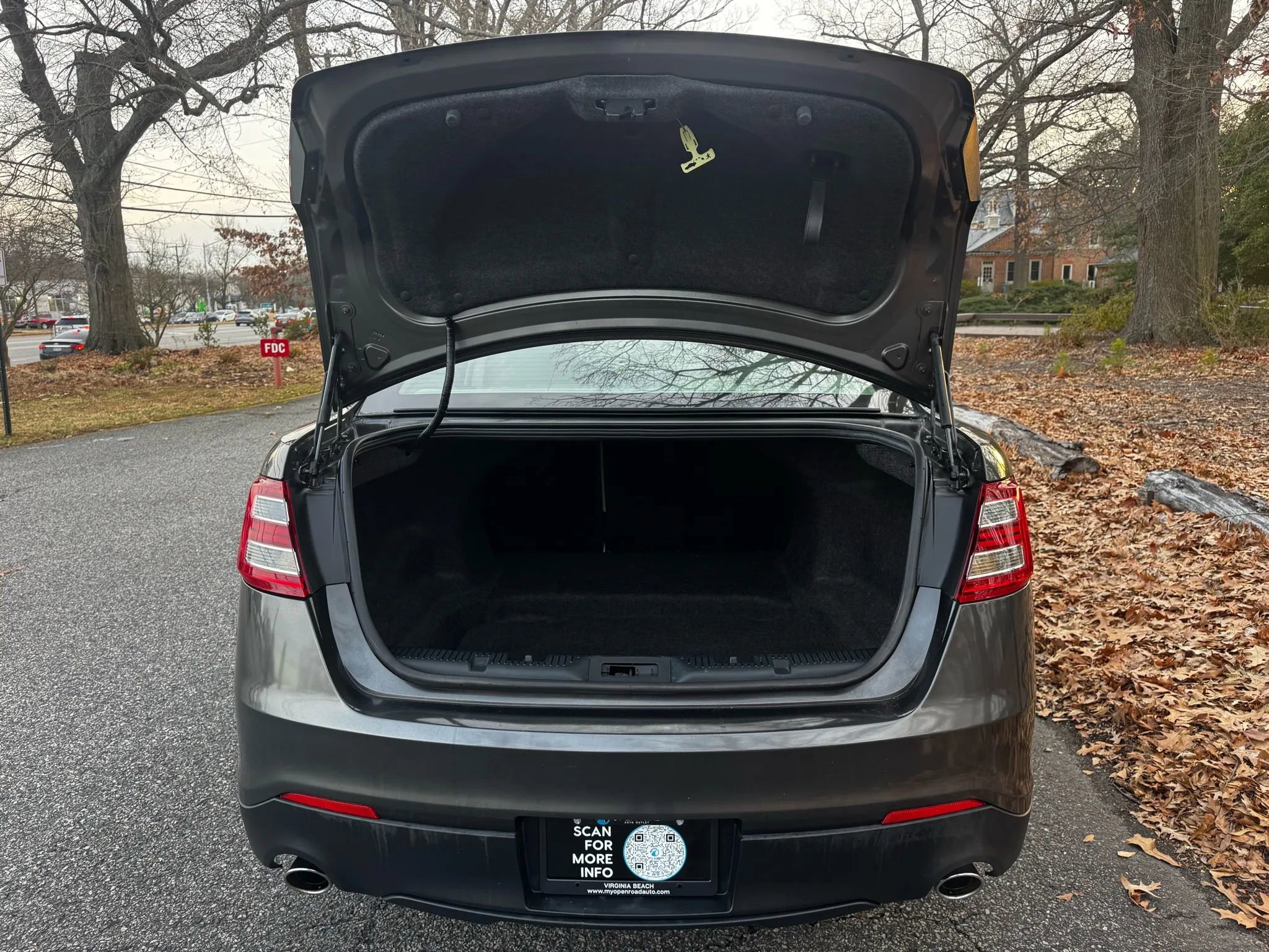 Used 2017 Ford Taurus SE image 7