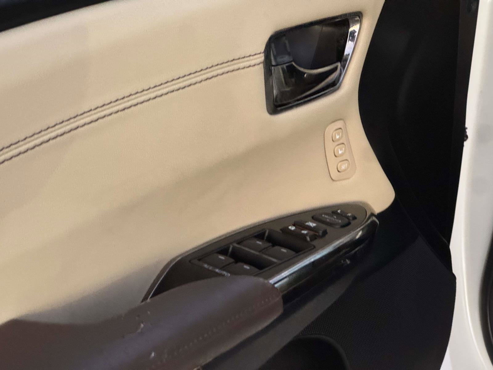 Used 2013 Toyota Avalon Limited image 20