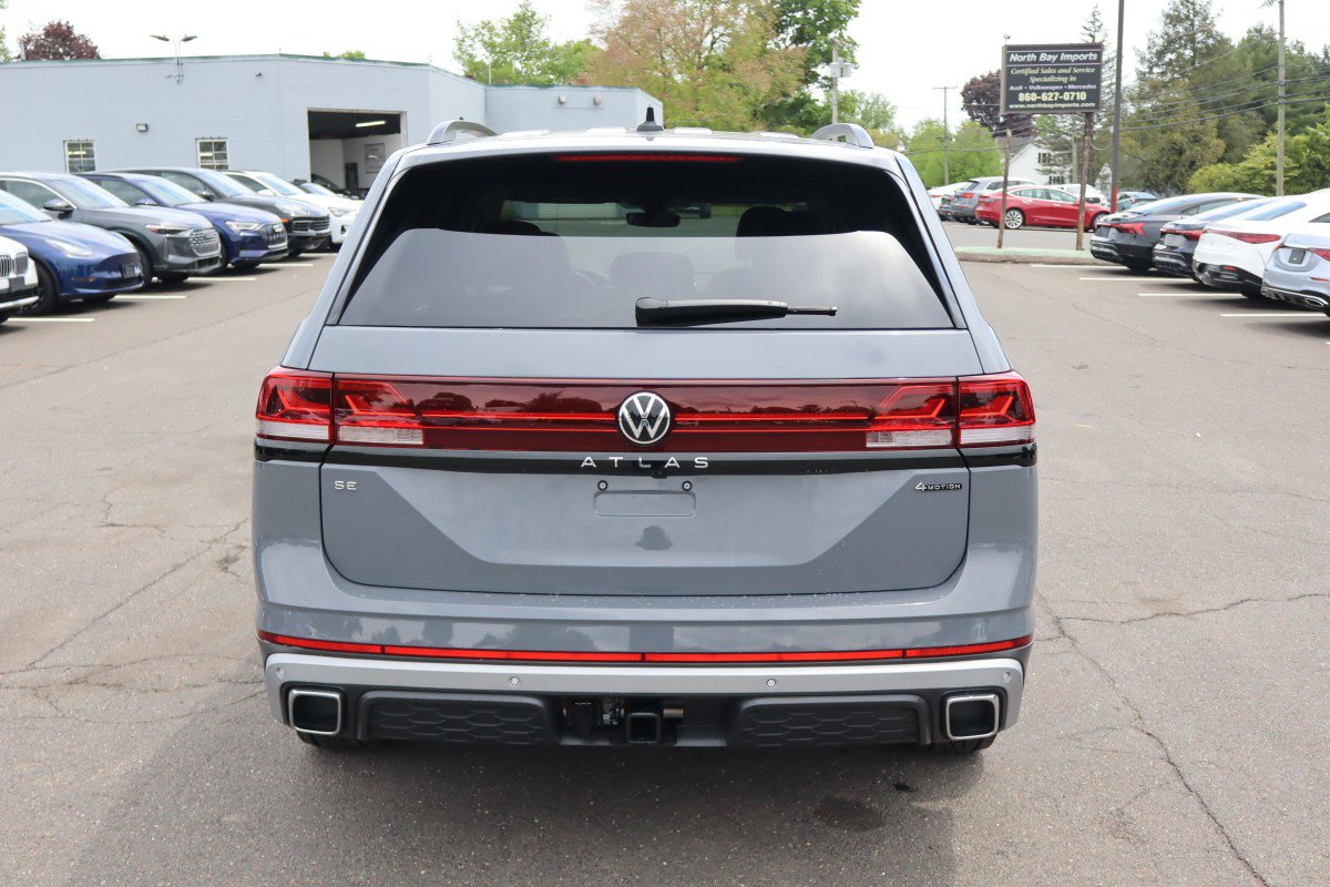 Used 2025 Volkswagen Atlas Peak Edition SE AWD/4WD image 7