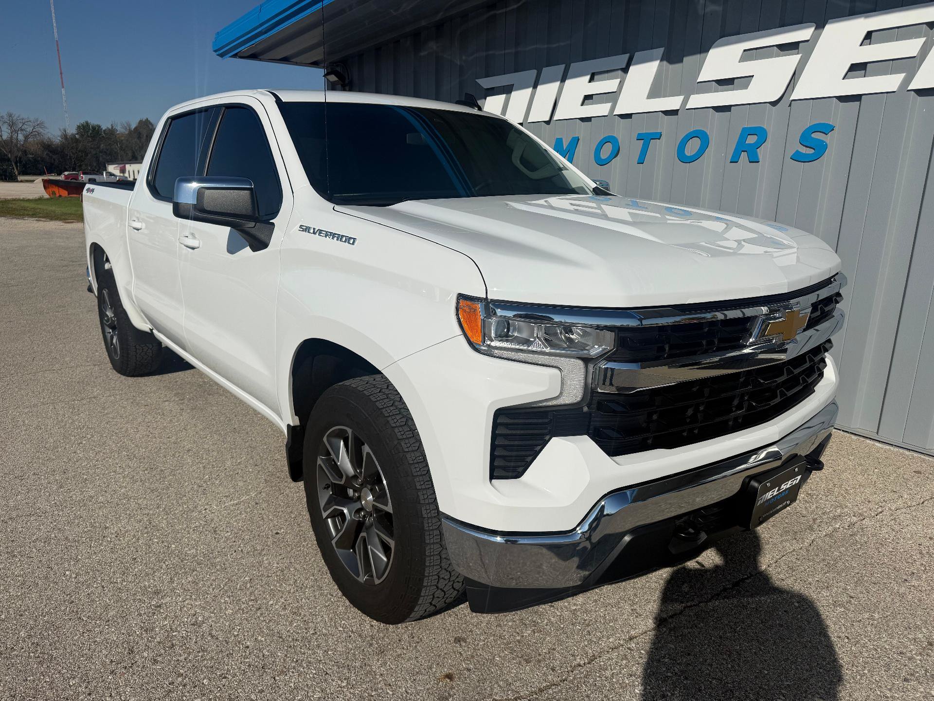 Used 2024 Chevrolet Silverado 1500 LT AWD/4WD image 4