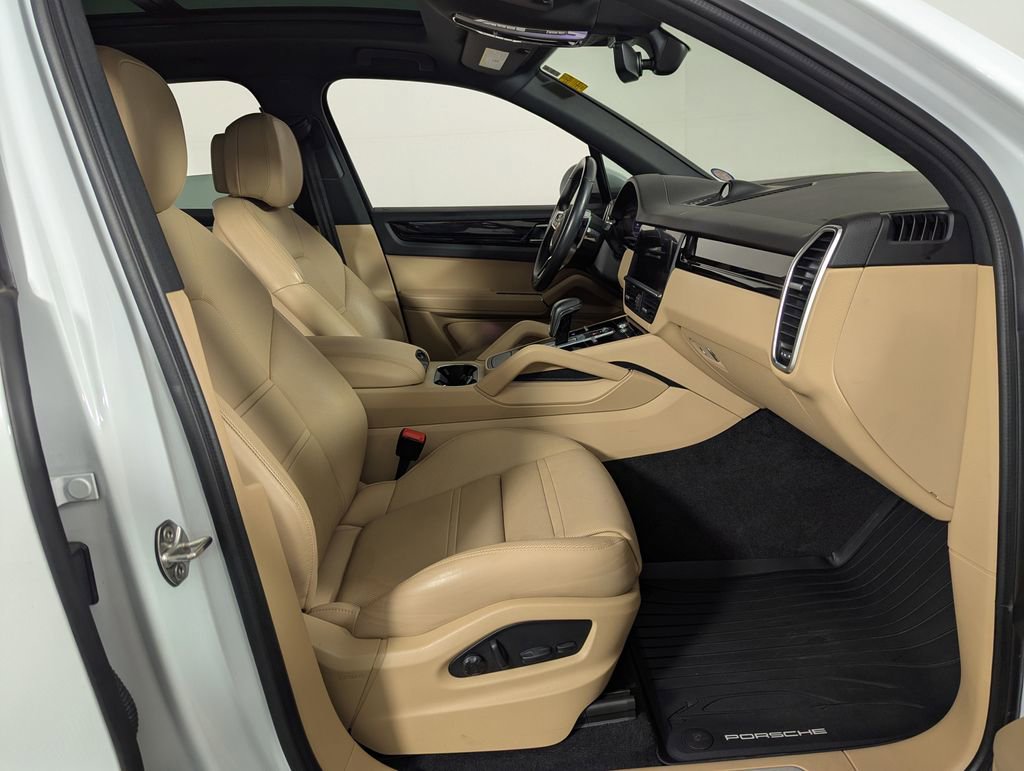 Used 2022 Porsche Cayenne AWD/4WD image 37