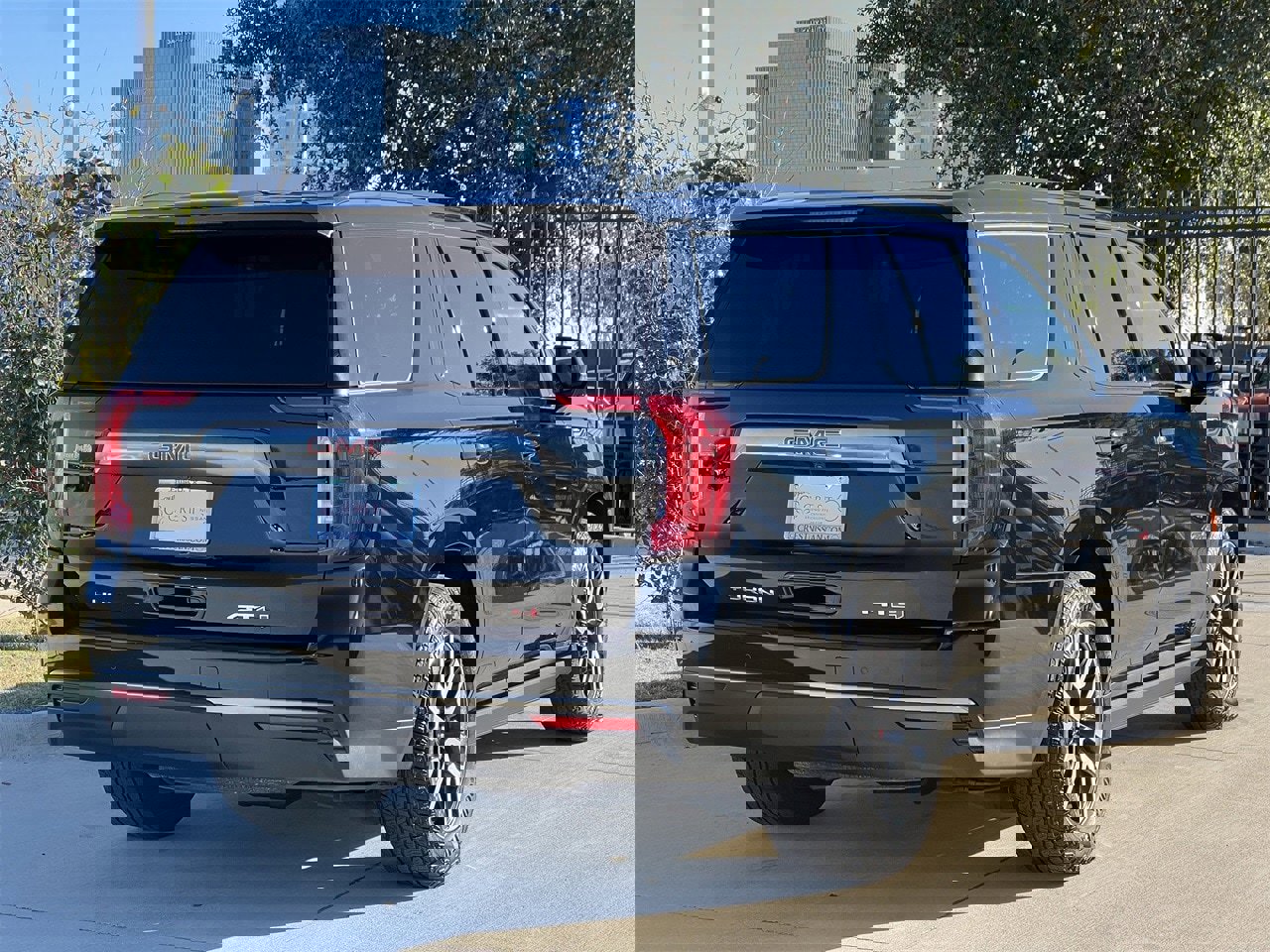 Used 2024 GMC Yukon AT4 w/ AT4 Premium Plus Package image 4