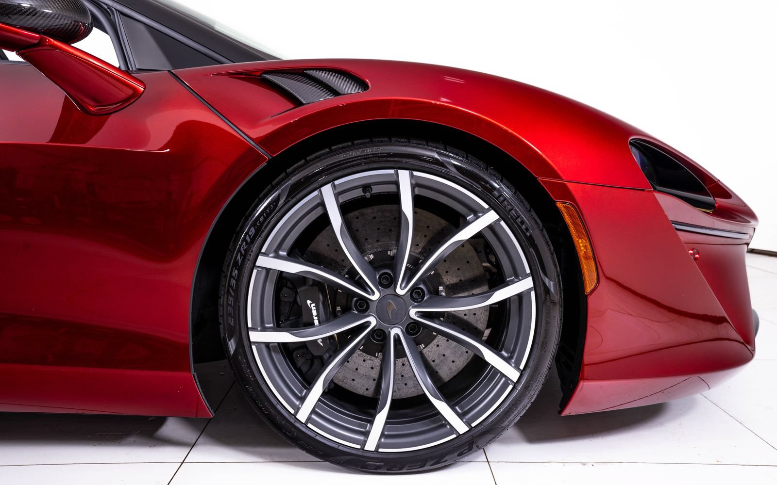 Used 2025 McLaren Artura Spider RWD image 21