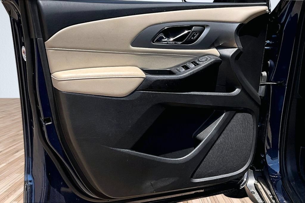 Used 2023 Chevrolet Traverse LS w/ Safety Package FWD image 15