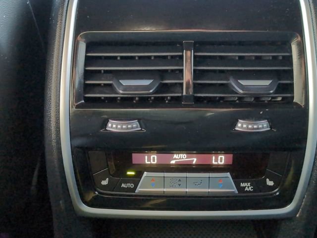 Used 2021 BMW X7 M50i image 22