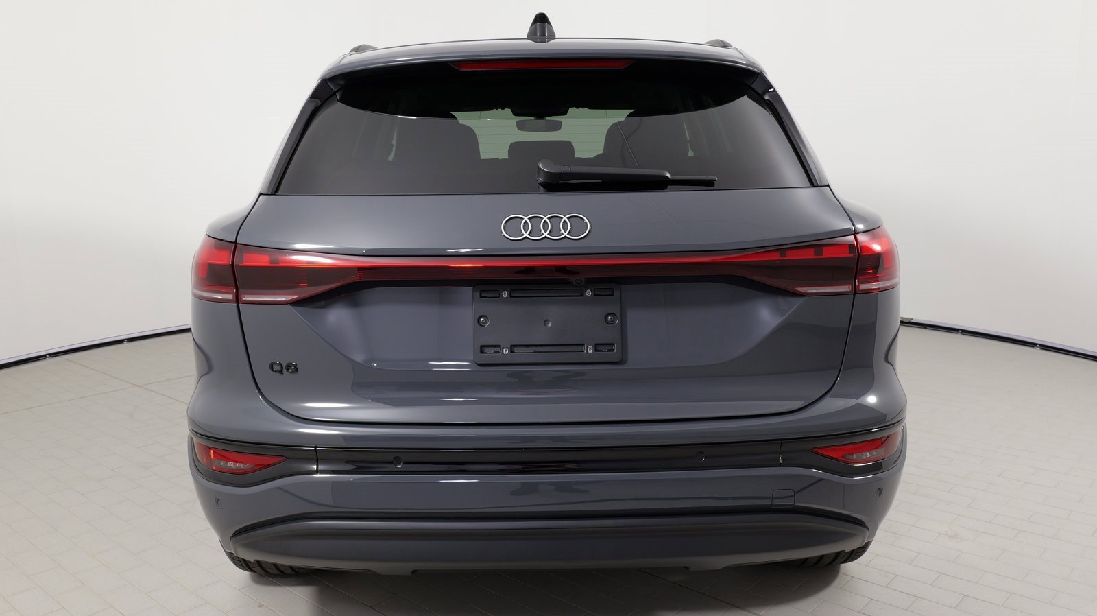 Used 2025 Audi Q6 e-tron Premium image 15