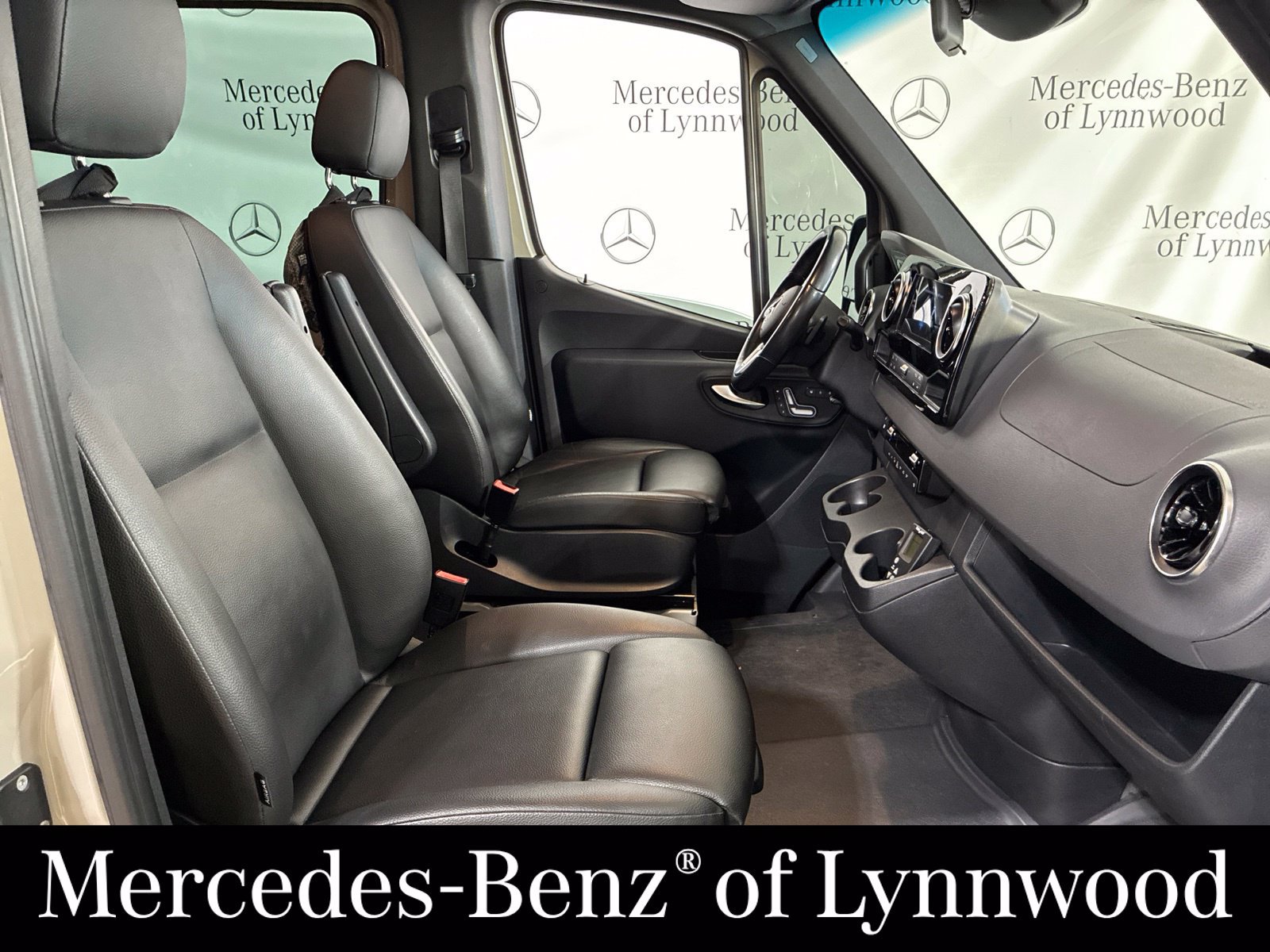 Used 2020 Mercedes-Benz Sprinter 2500 image 8