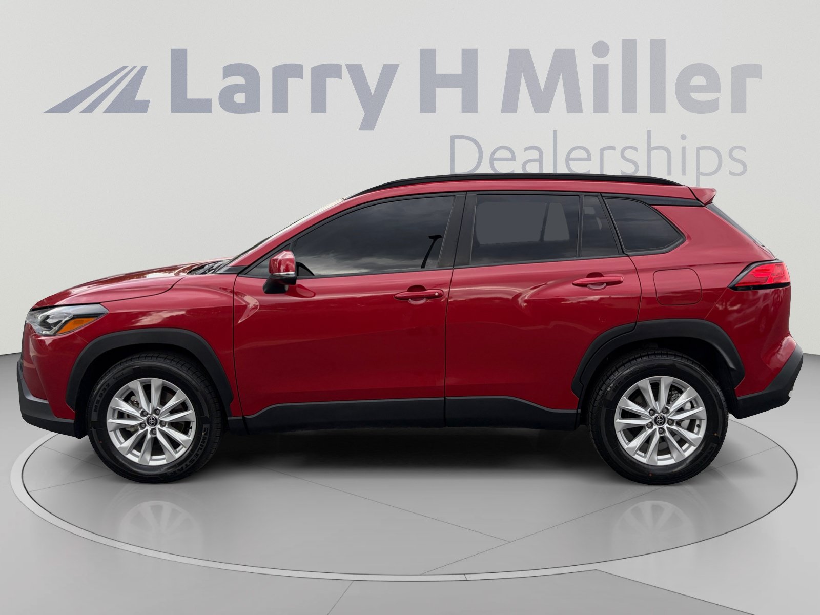Used 2022 Toyota Corolla Cross LE w/ Moonroof Package AWD/4WD image 2
