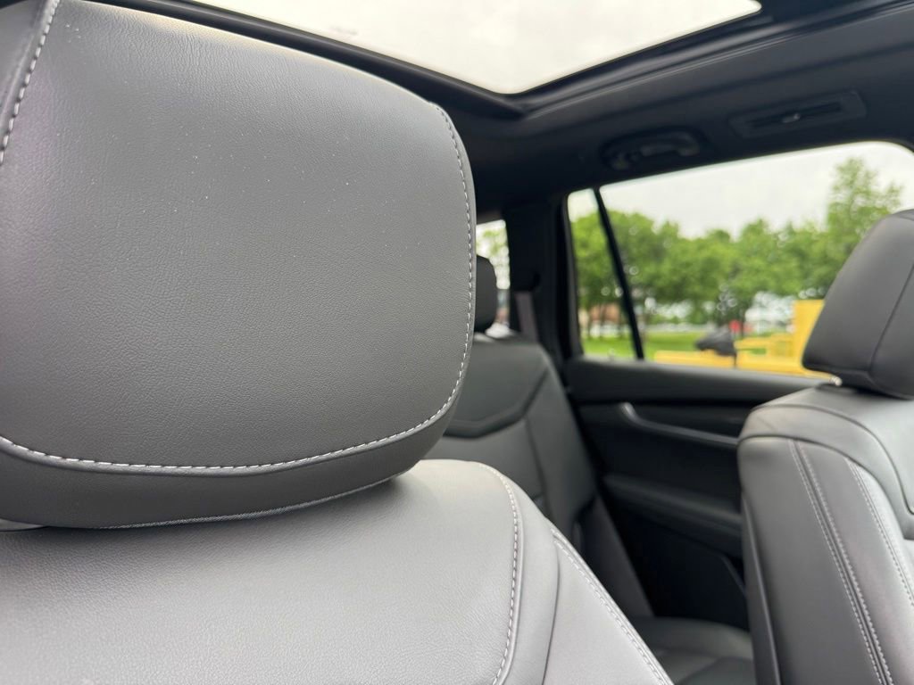 Used 2024 Cadillac XT6 Sport w/ Technology Package AWD/4WD image 31