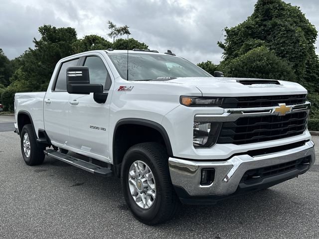 Used 2025 Chevrolet Silverado 2500 LT w/ Convenience Package AWD/4WD image 3