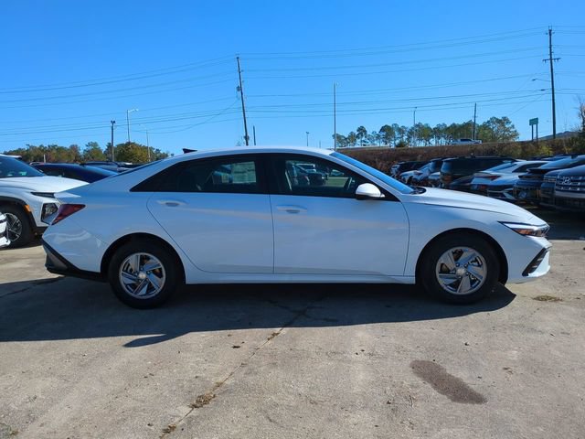 New 2026 Hyundai Elantra SE FWD image 4