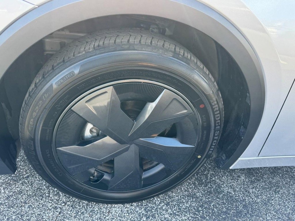 Used 2025 Toyota Prius LE image 7