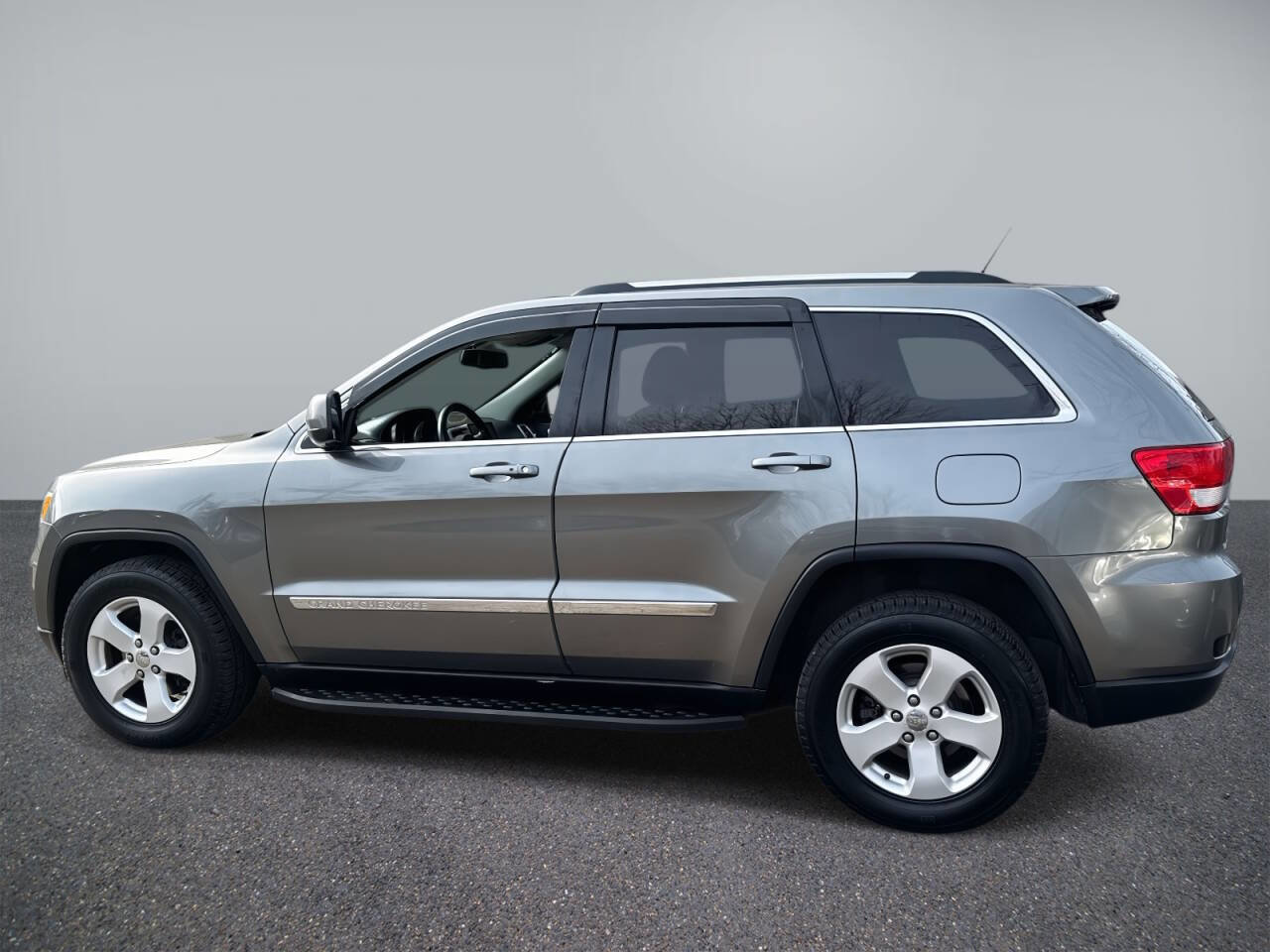 Used 2013 Jeep Grand Cherokee Laredo image 4