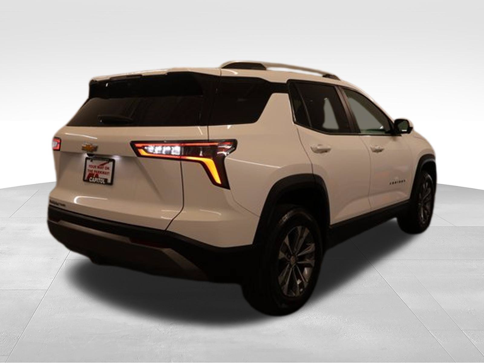 Used 2025 Chevrolet Equinox LT w/ Convenience Package II AWD/4WD image 2