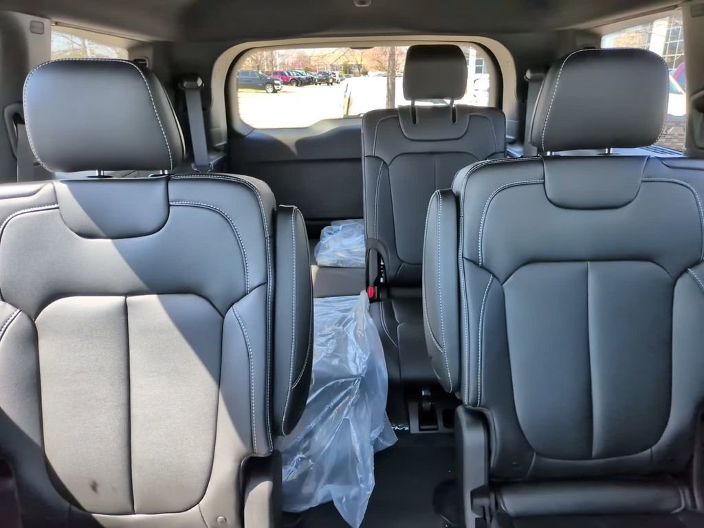 New 2026 Jeep Grand Cherokee L Limited AWD/4WD image 33