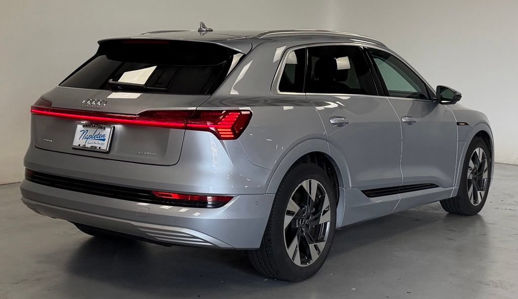 Used 2022 Audi e-tron Premium Plus AWD/4WD image 3