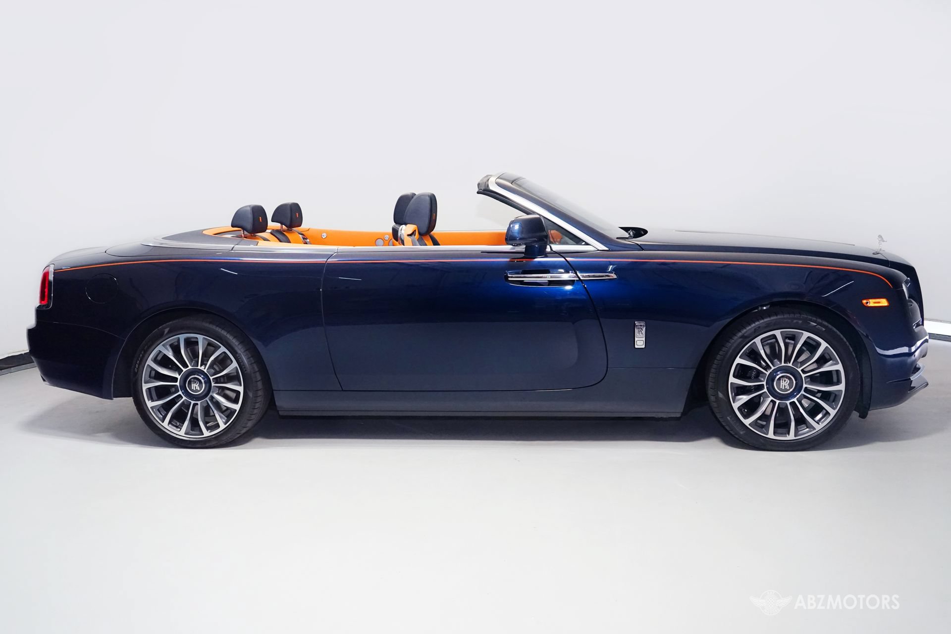 Used 2018 Rolls-Royce Dawn RWD image 3