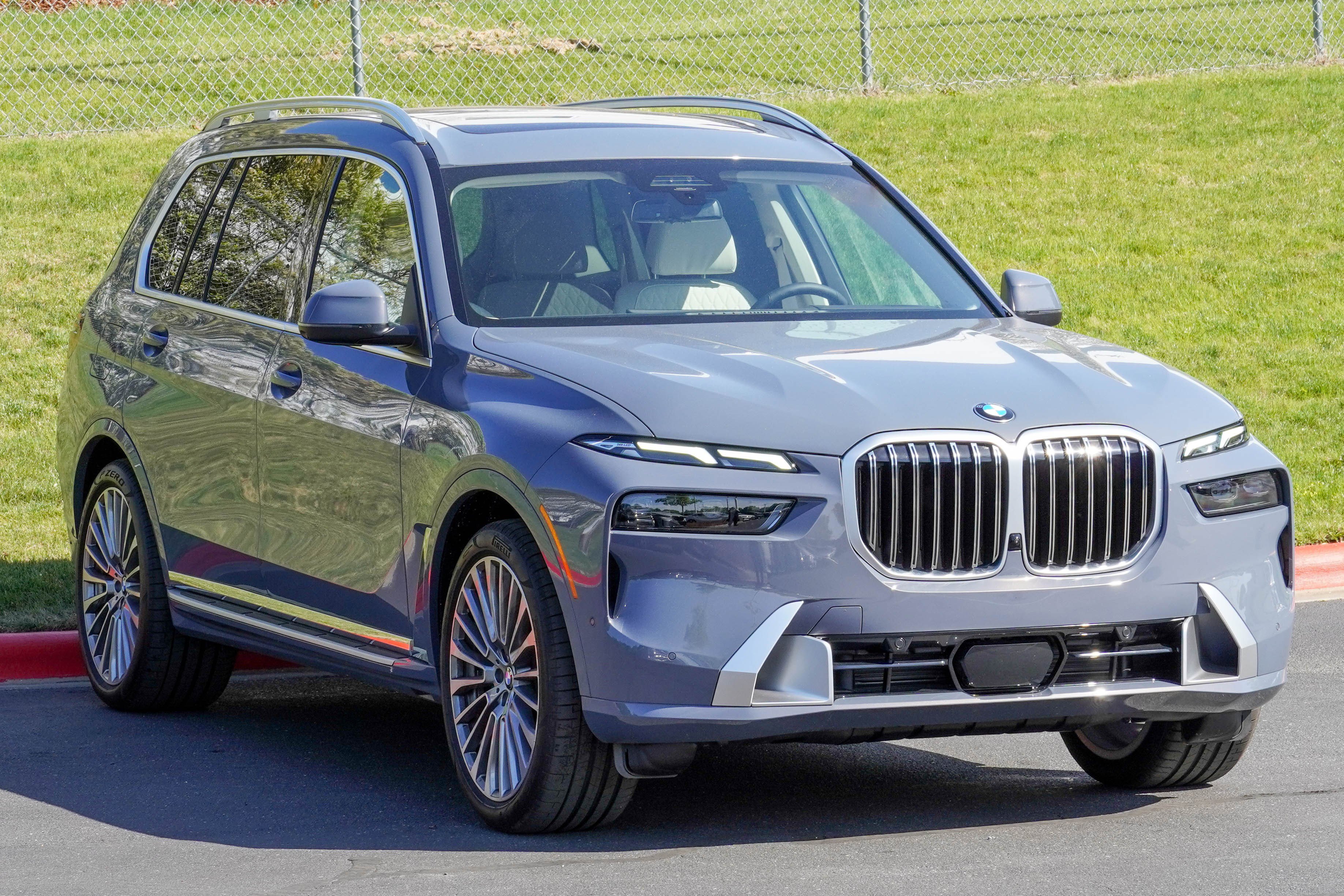 Used 2026 BMW X7 xDrive40i w/ Executive Package image 2