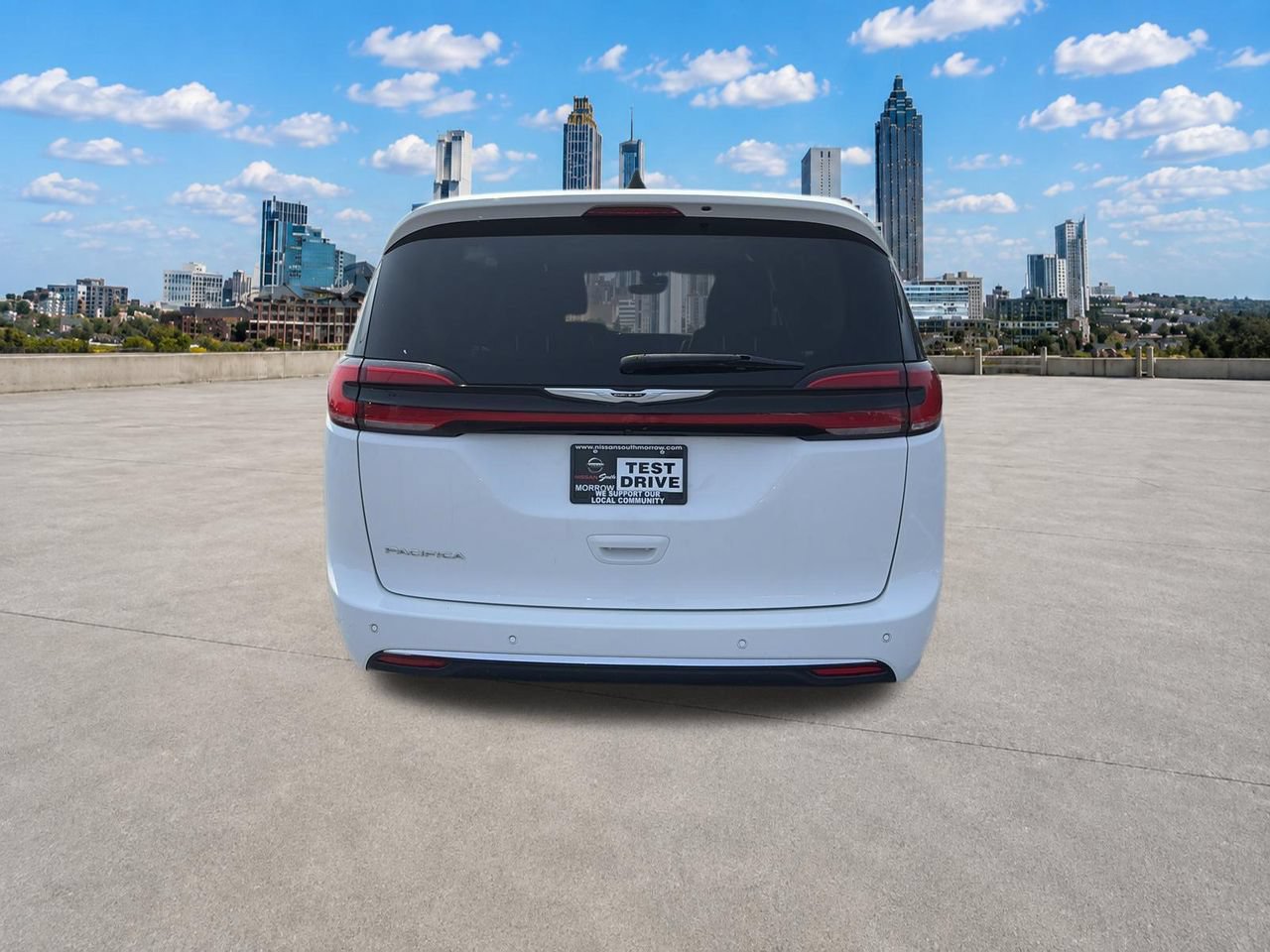 Used 2024 Chrysler Pacifica Touring-L FWD image 21