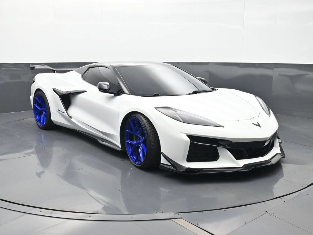 Used 2024 Chevrolet Corvette Z06 RWD image 19