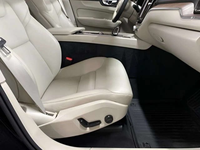 Used 2022 Volvo XC60 B5 Momentum w/ Climate Package AWD/4WD image 76