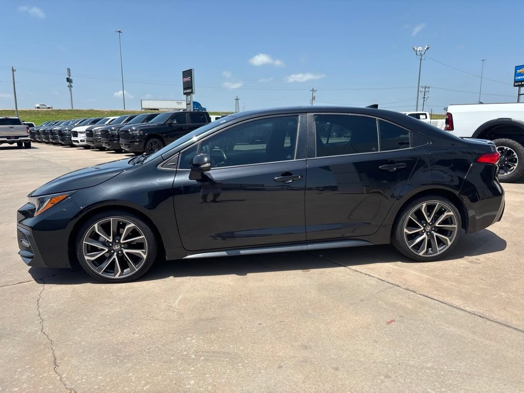 Used 2020 Toyota Corolla SE w/ SE Premium Package FWD image 3