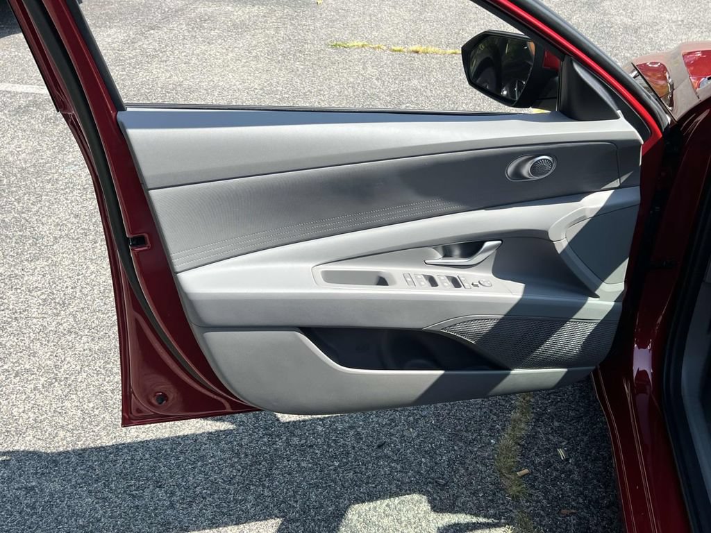 Used 2024 Hyundai Elantra SE FWD image 14