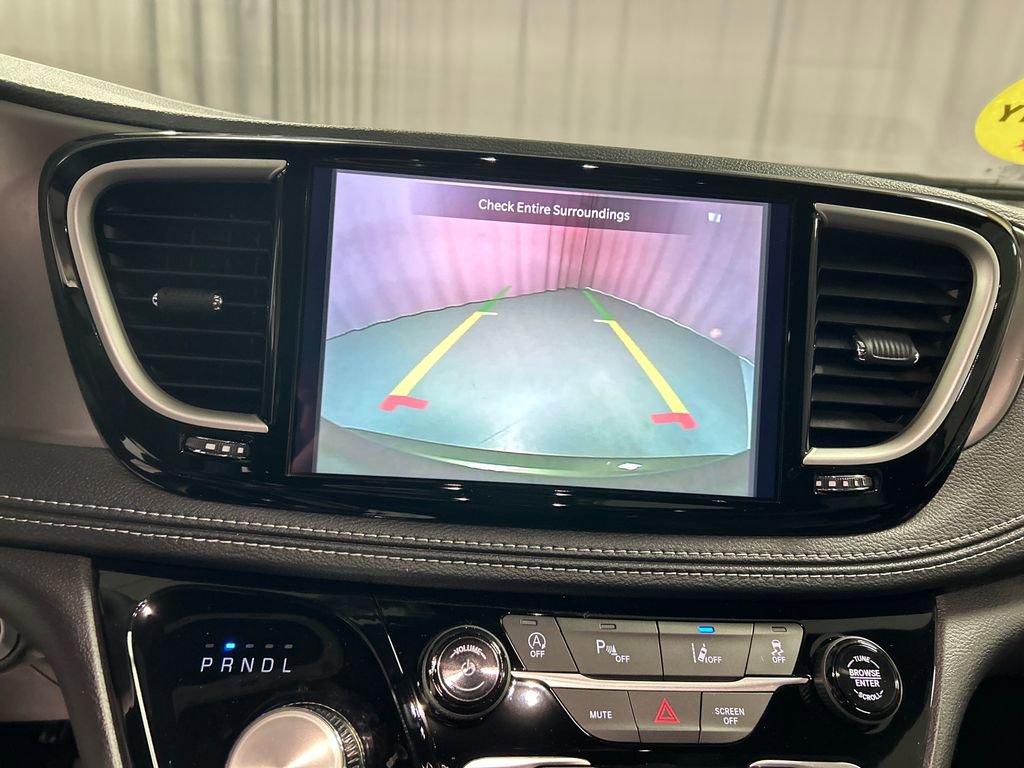 New 2027 Chrysler Pacifica Select FWD image 16