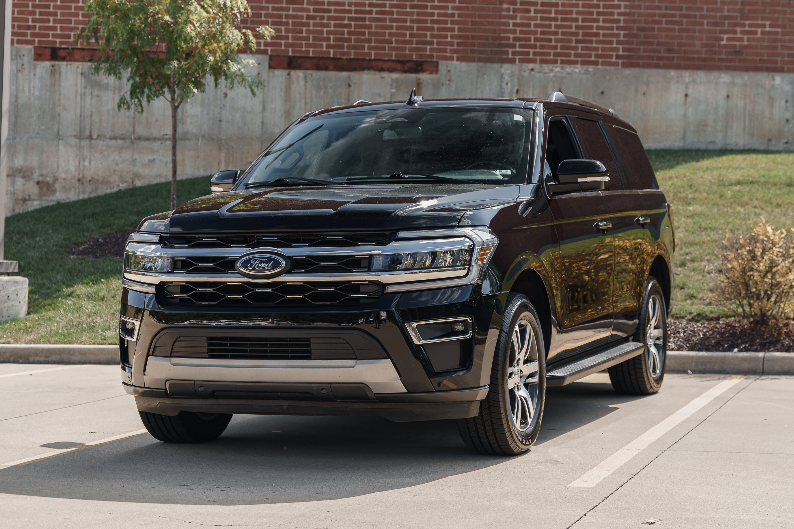 Used 2024 Ford Expedition Limited image 7