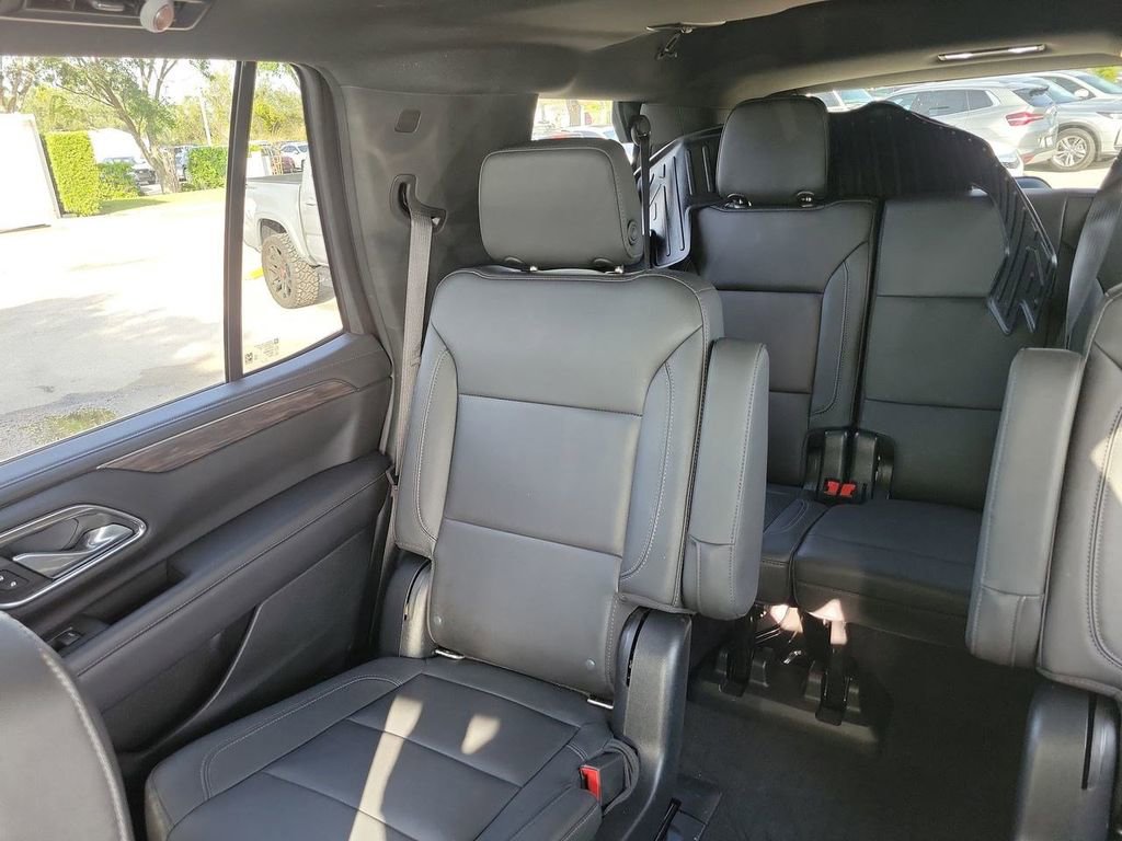 Used 2022 Chevrolet Tahoe Z71 w/ Luxury Package image 4