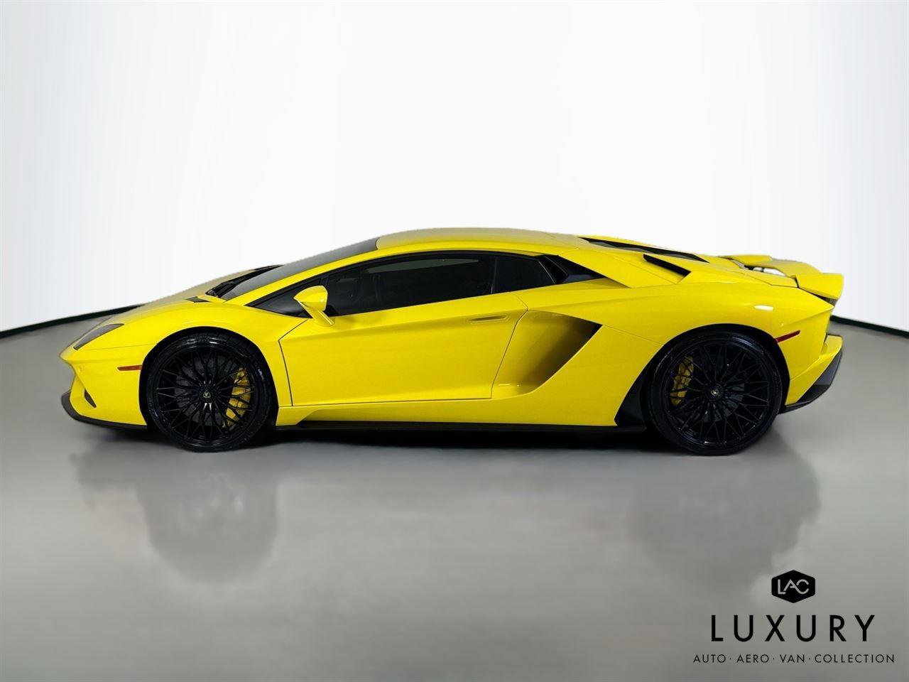 Used 2018 Lamborghini Aventador S AWD/4WD image 9