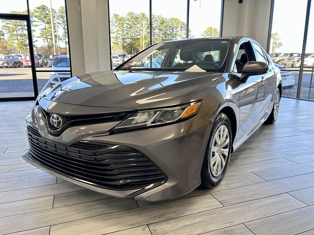 Used 2019 Toyota Camry L image 3