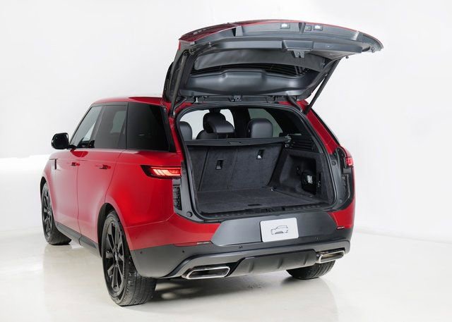Used 2025 Land Rover Range Rover Sport image 30