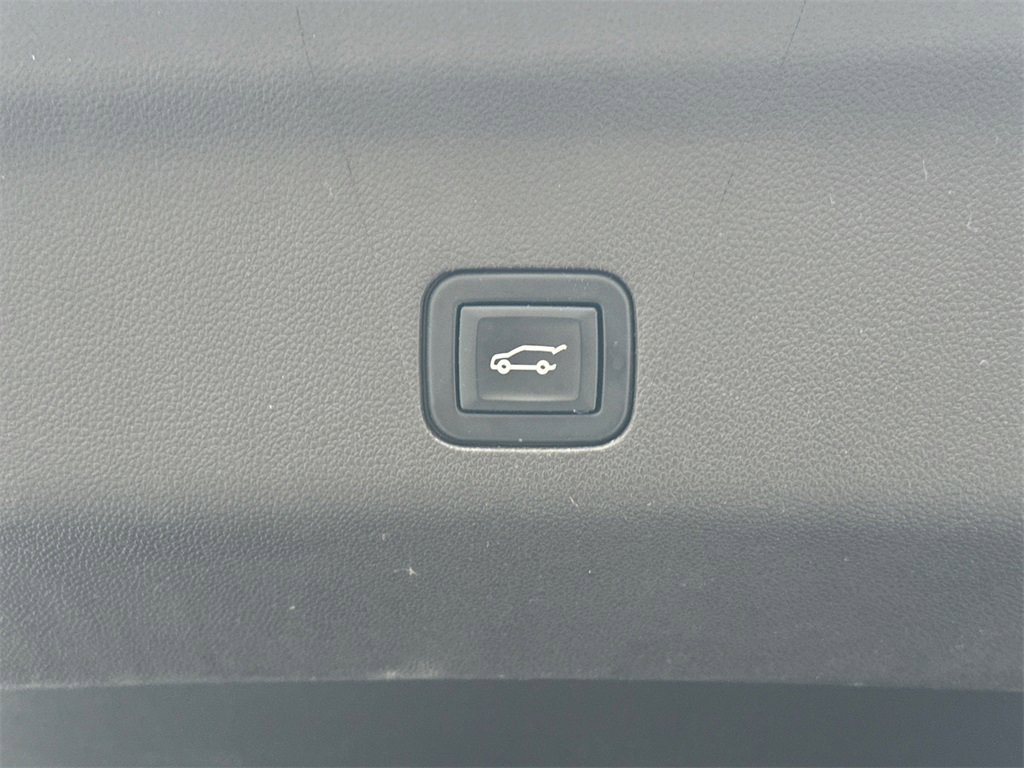 Used 2023 Chevrolet Suburban LT image 13