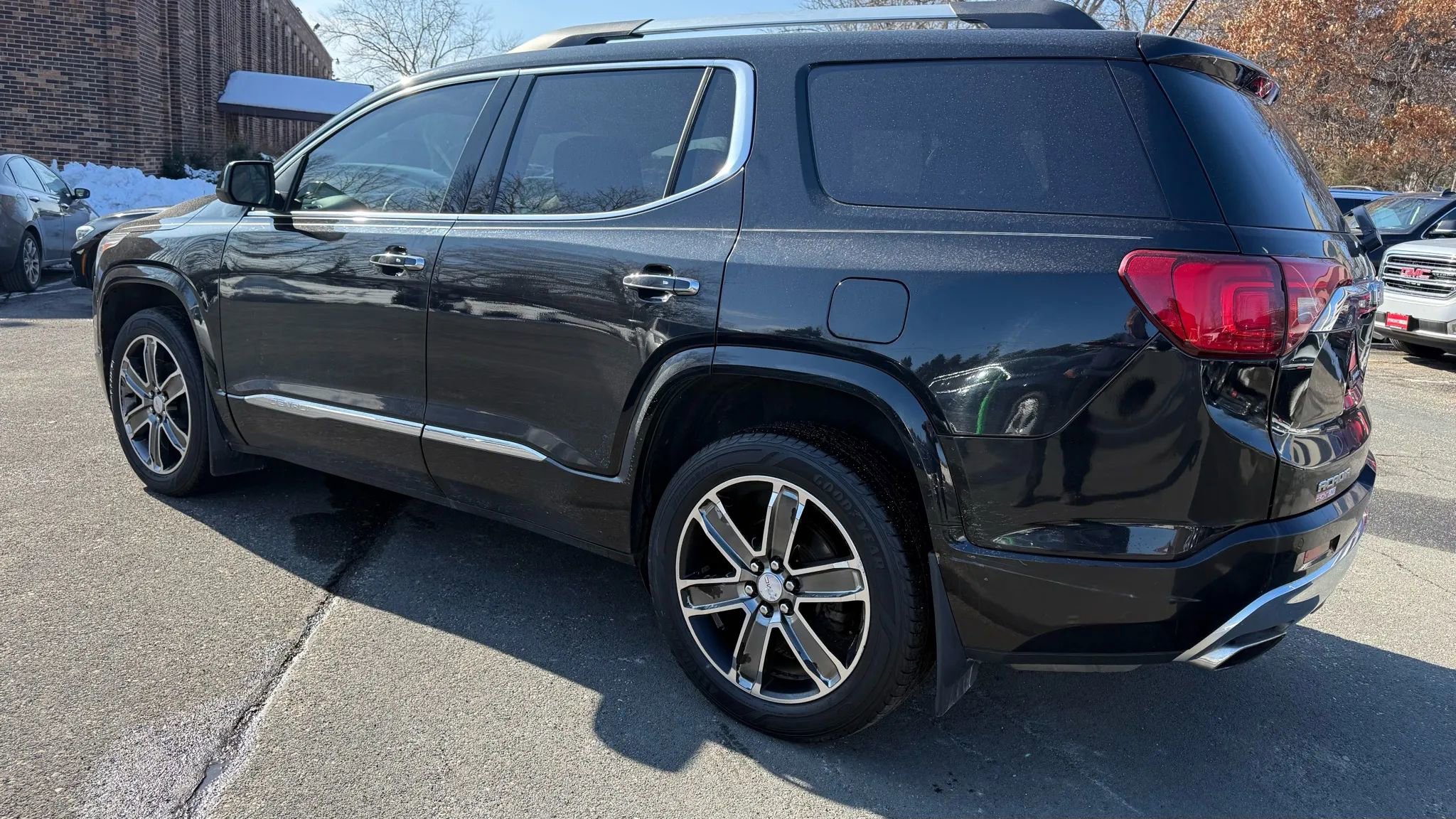 Used 2017 GMC Acadia Denali image 6