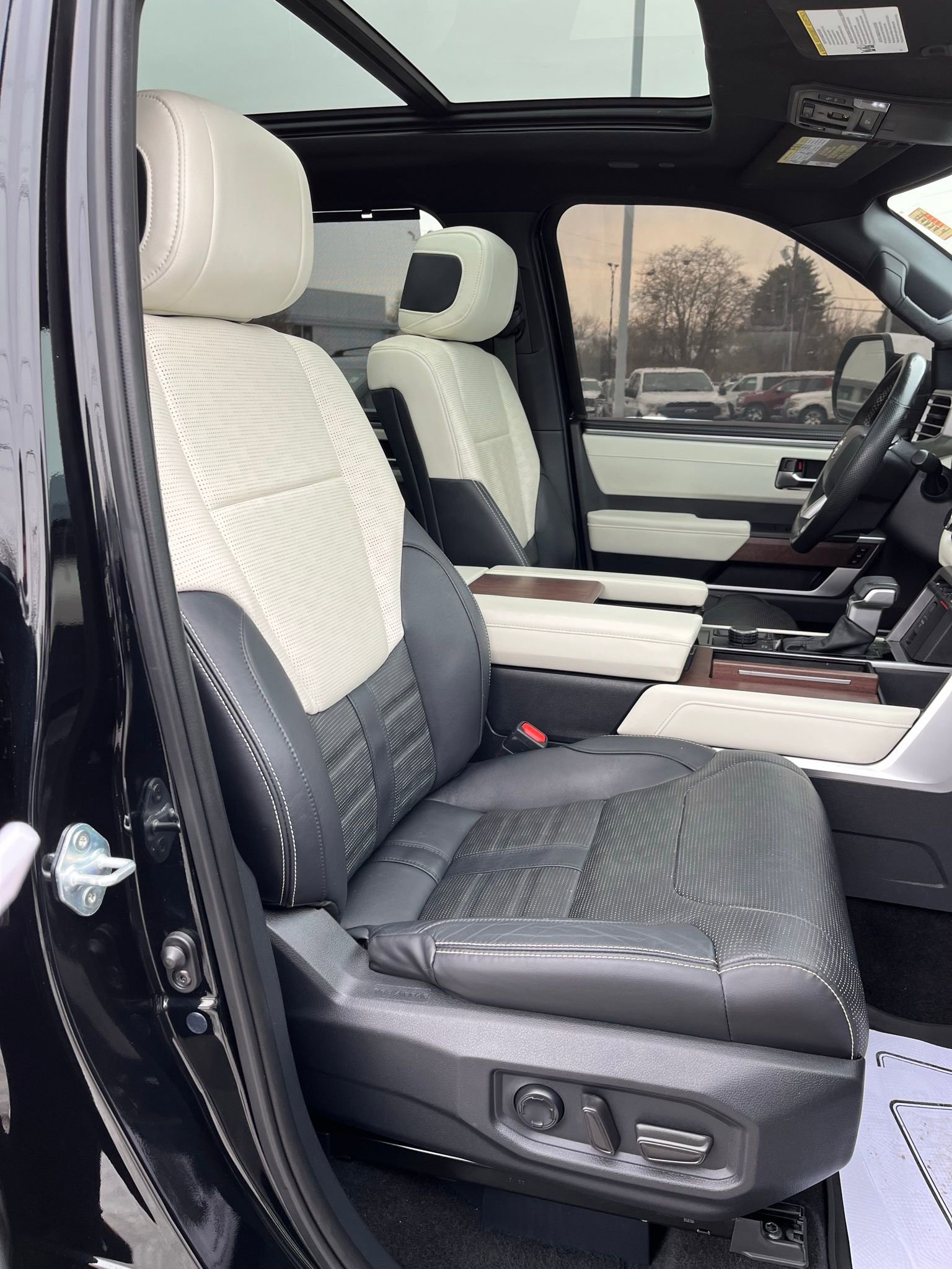 Used 2022 Toyota Tundra Capstone AWD/4WD image 30