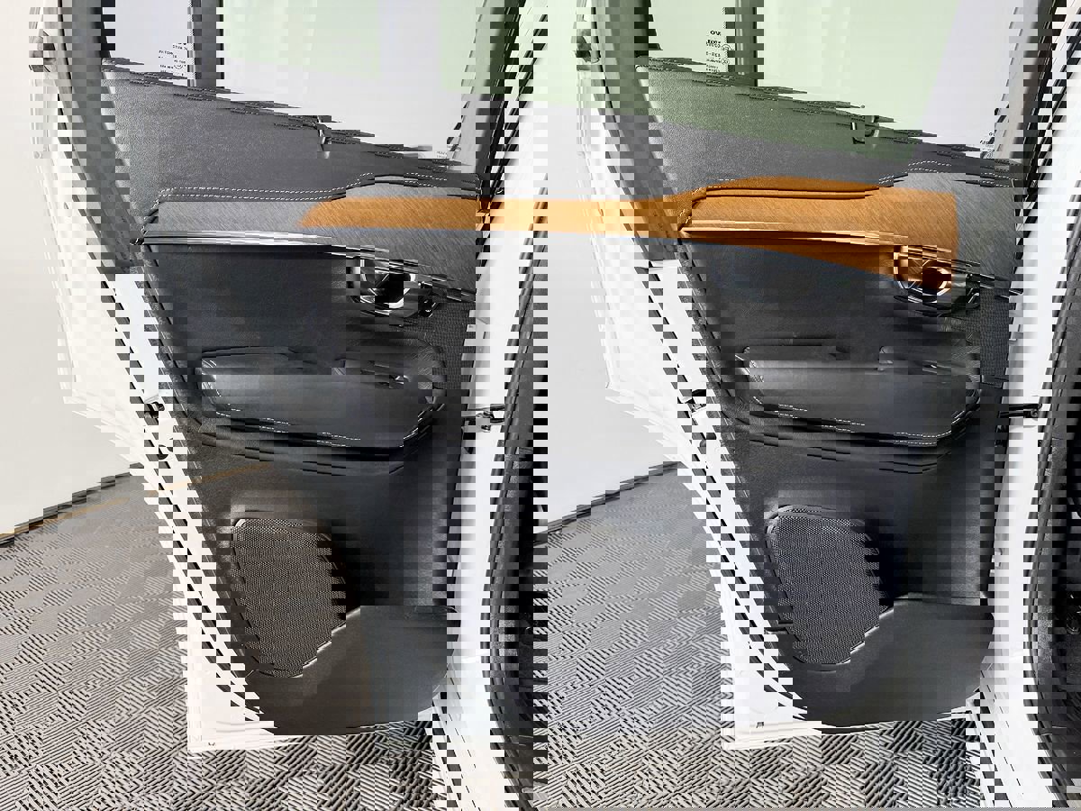 Used 2017 Volvo XC90 T6 Inscription w/ Vision Package image 35