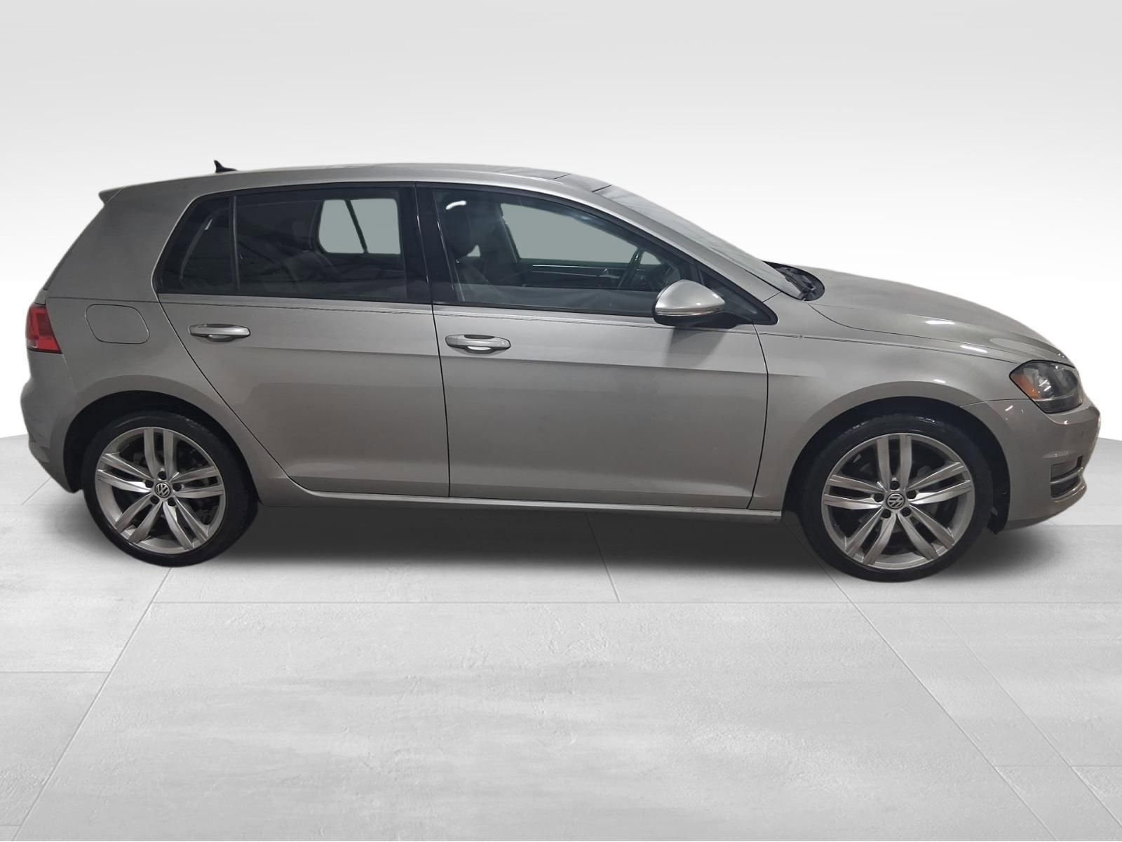 Used 2015 Volkswagen Golf 4-Door image 4
