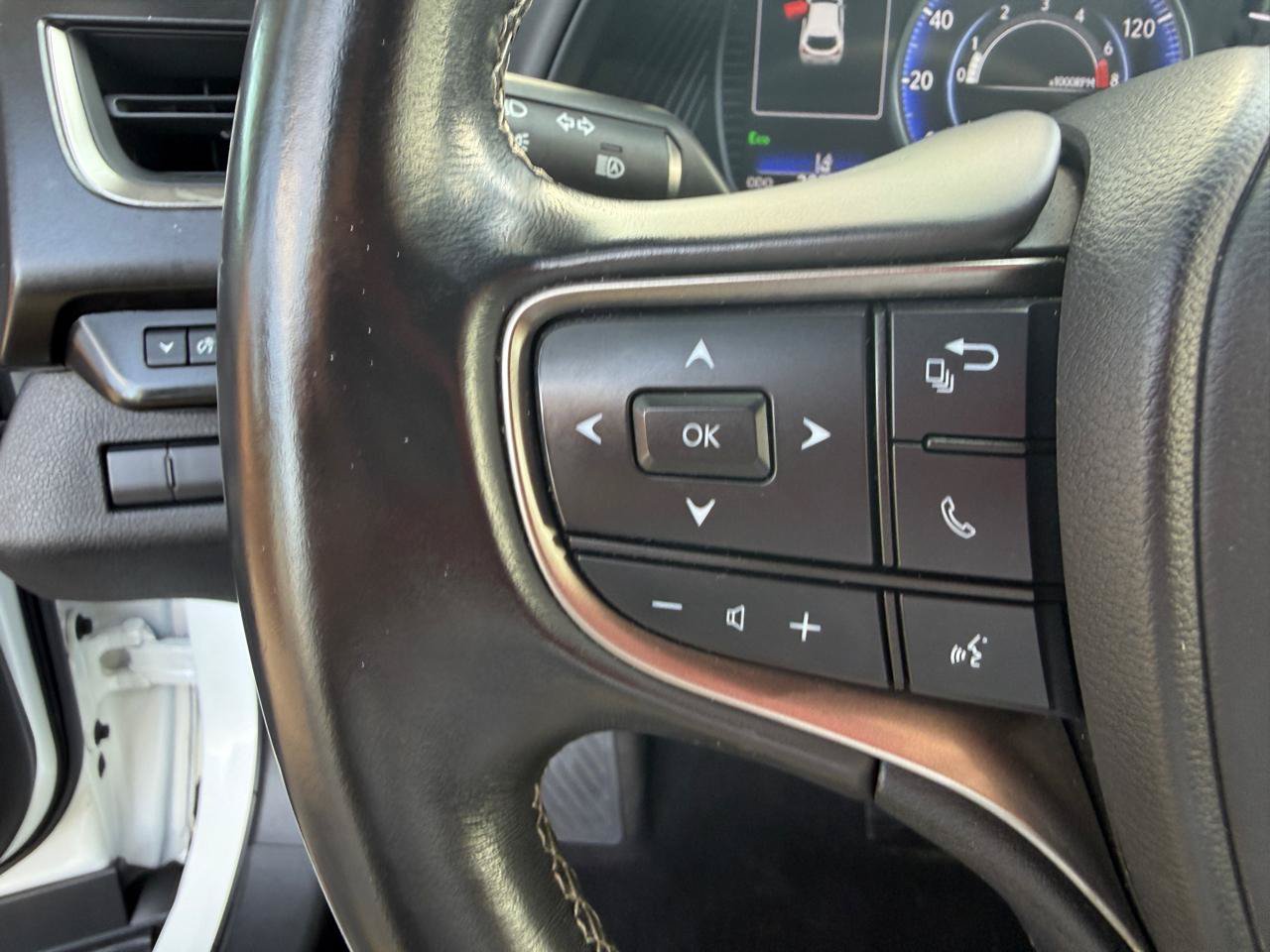 Used 2021 Lexus UX 200 w/ Accessory Package (A2) FWD image 28