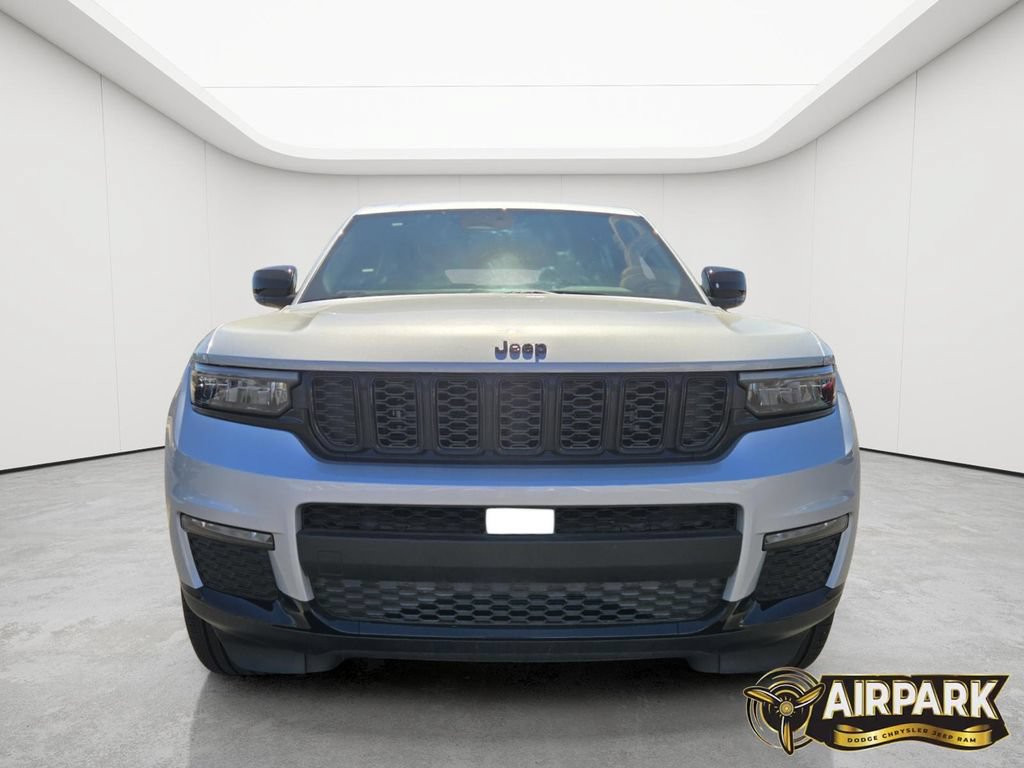 New 2025 Jeep Grand Cherokee L Limited w/ Black Appearance Package AWD/4WD image 9